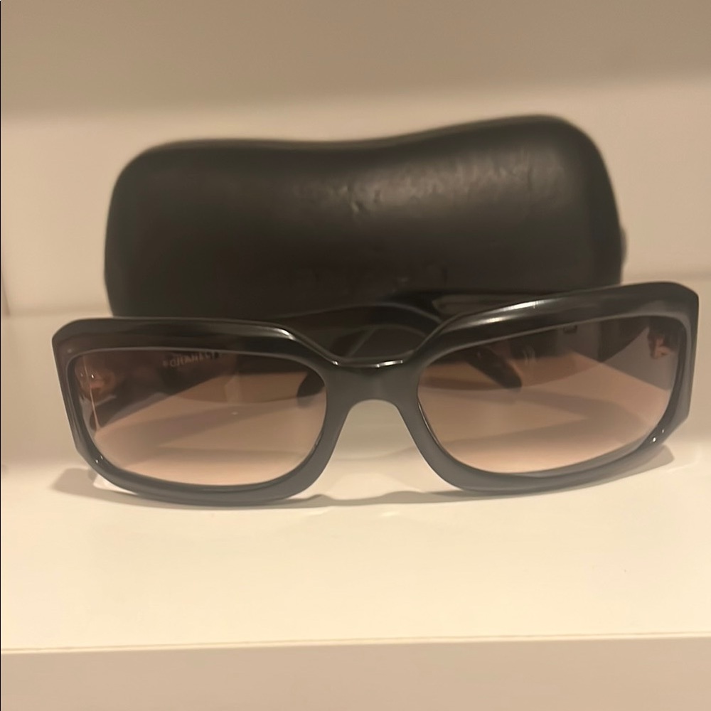 CHANEL Black Sunglasses Modern Design